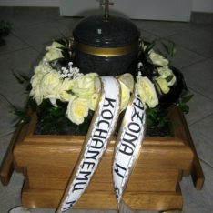 Usługi pogrzebowe Katowice - urna